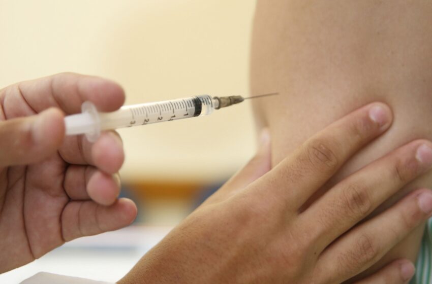 Mortes por covid-19 de pessoas vacinadas são raras, diz especialista