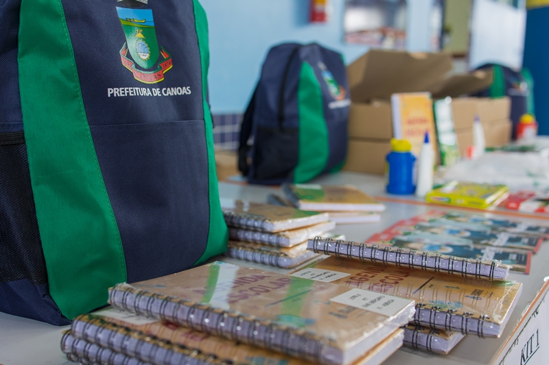  Canoas entrega Kits escolares para mais de 28 mil alunos do Ensino Fundamental a partir de segunda-feira