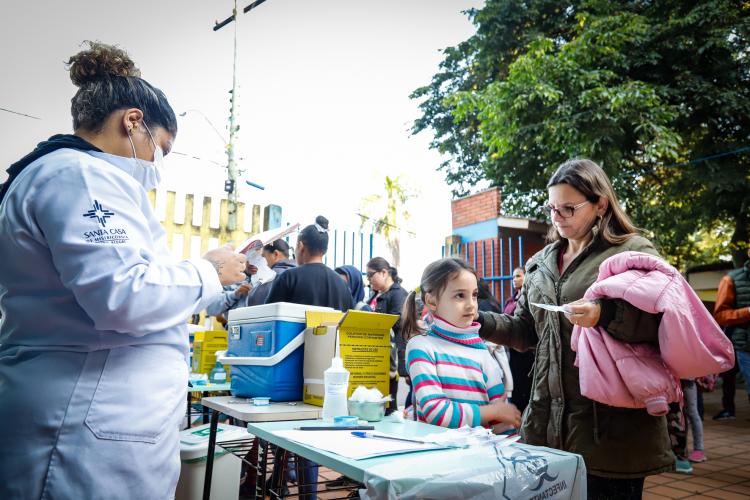  Porto Alegre: Saúde leva vacinação contra Covid-19 e gripe para mais de 30 escolas nesta semana