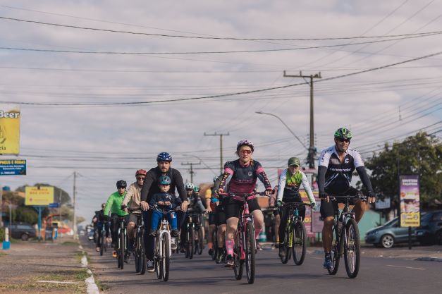  “Pedal Bom pra Cachorro” reúne mais de 30 ciclistas na manhã deste domingo