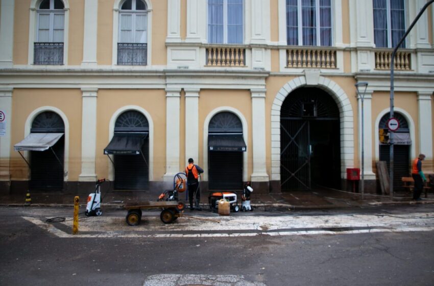  Mercado Público de Porto Alegre será reaberto parcialmente sexta-feira (14)